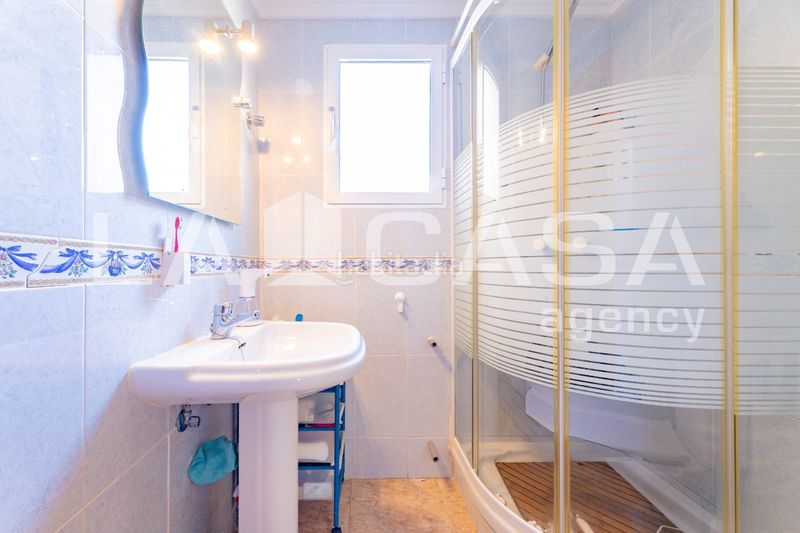 Foto d10170e7-670a-450c-a9c3-5f7fa27a0294. Casa aparellada amb piscina a Corinto-Almardà Sagunt