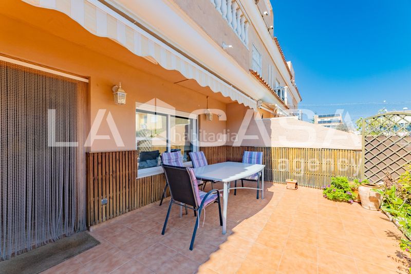 Foto fc826ba8-6780-4b24-b1c8-ab9c144df78a. Casa aparellada amb piscina a Corinto-Almardà Sagunt