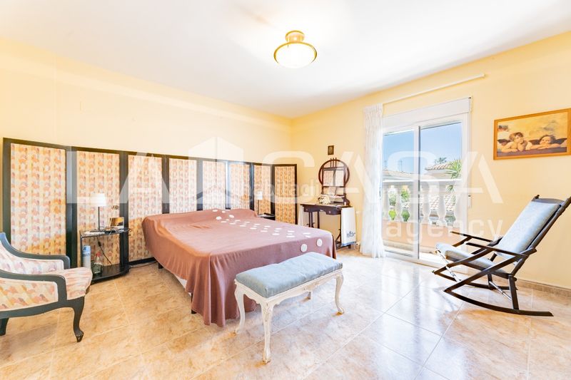 Foto ff5fa6de-d1c1-4cb1-b23b-272216990abe. Casa aparellada amb piscina a Corinto-Almardà Sagunt