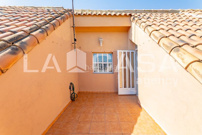 Foto ffbd3f6e-ac2c-4137-b943-82583c41254f. Casa aparellada amb piscina a Corinto-Almardà Sagunt