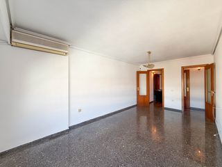 Flat in Camí Fondo. Piso en venta en calle del riu escalona