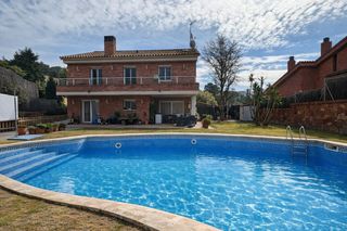 Chalet à Vallromanes. Malena 692 653022