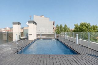 Appartement à El Clot. Exclusiva vivienda de diseño de 125 m2 con piscina, parking y es