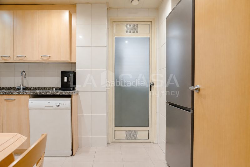 Foto a0a2261e-2aba-4f81-a2cd-e3e99344f1c2. Pis amb aparcament piscina a El Clot Barcelona