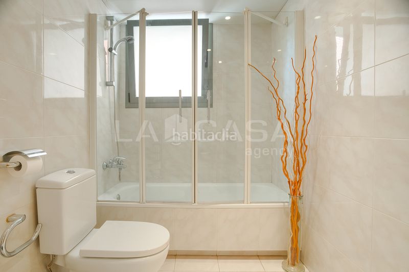 Foto b6c501f6-5ab1-4575-9a0d-12c3d29959e7. Pis amb aparcament piscina a El Clot Barcelona