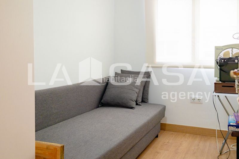 Foto 4191dd66-6c0c-49a0-909d-b8bdd69de190. Pis a Ciutat Jardí Valencia