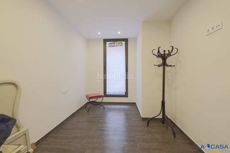 Foto 6ee490a4-9c60-4603-98ce-1a29ccb247ee. Planta baixa a Sants-Badal Barcelona
