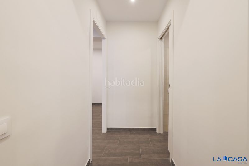 Foto 7c0d8a1d-9279-4ec7-b38e-b20db697ea27. Planta baixa a Sants-Badal Barcelona