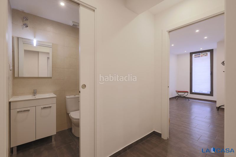 Foto 93875d63-a162-40a5-8a59-65abe1018d23. Planta baixa a Sants-Badal Barcelona