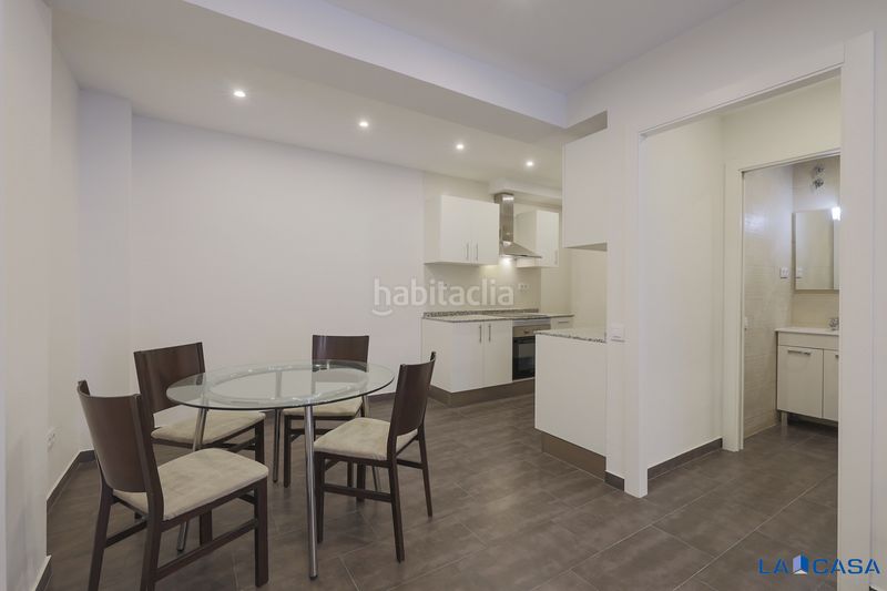 Foto ad8dbb57-7594-4a17-8742-1c5e677d9704. Planta baixa a Sants-Badal Barcelona