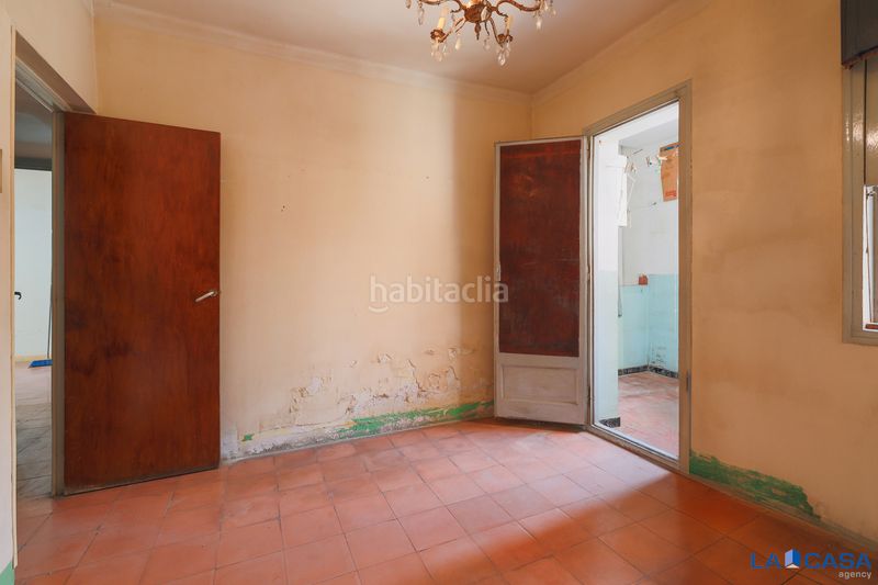 Foto bd28af79-96a4-43f3-b9bb-ed82f3bce8ed. Pis a La Bordeta Barcelona