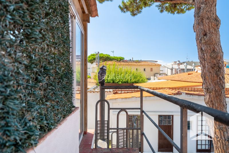 Foto 242e890a-6a38-4dfd-ad46-b4fa1402ce9b. Casa amb aparcament a Lluminetes Castelldefels