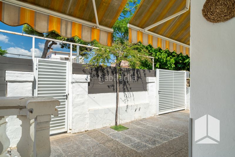 Foto e65551af-83ad-47f4-9c50-70f28ecc6f6b. Casa amb aparcament a Lluminetes Castelldefels