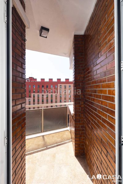 Foto 28338992-73aa-49fb-80b3-3352ce18b8a2. Pis a Raval Barcelona