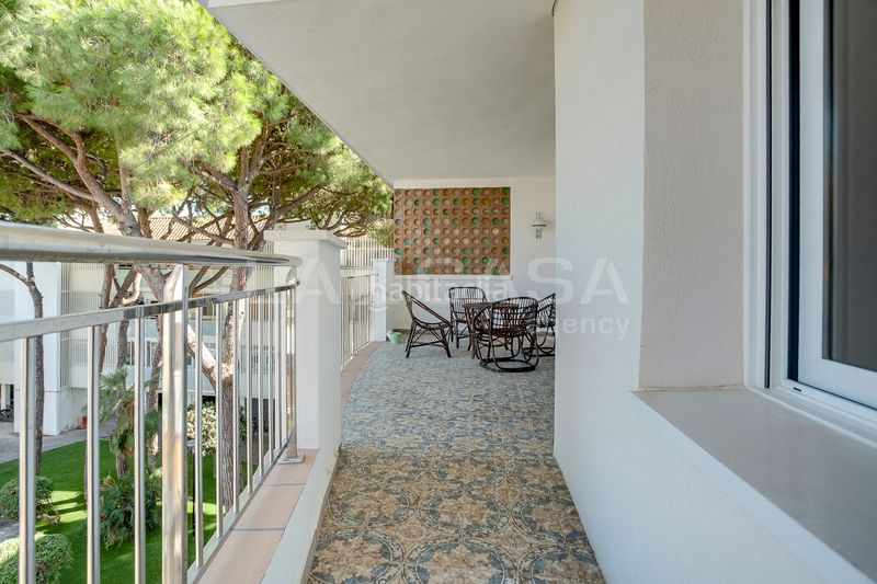 Foto 030b9dd5-f85b-4453-9b36-72a8f206ff93. Pis amb aparcament piscina a La Pineda Castelldefels