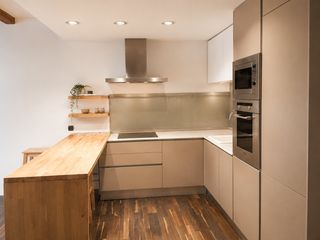 Loft in Raval. Contacta por whatsapp con azul 692168147