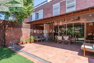 Lloguer Casa a Centre. Encantadora casa pareada con jardín en el corazón de sant just d