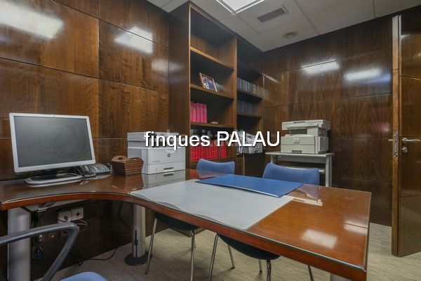 Foto beed8d7d-601d-47ad-9eaf-bbc7b5bf4405. Local comercial a Sant Ramon - Maternitat Barcelona