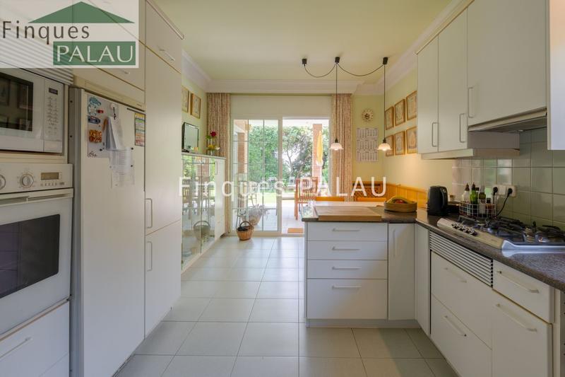 Foto bccd0376-2ab8-4796-ab35-2d52de9ed6b9. Casa amb calefacció aparcament a La Plana-Bellsoleig Sant Just Desvern