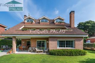 Casa a La Plana-Bellsoleig. Casa en venta a cuatro vientos en sant just desvern