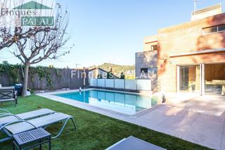 House in La Miranda-Can Candeler. Impecable casa a tres vientos en sant just desvern