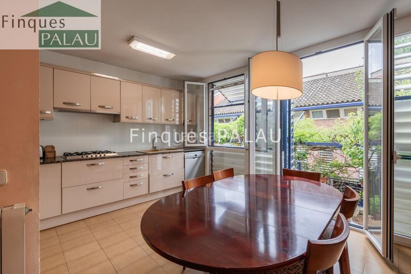 Foto 9c07737f-3a42-4368-a4cc-c0267d310415. Casa  unifamiliar en venta en el centro en Centre Sant Just Desvern