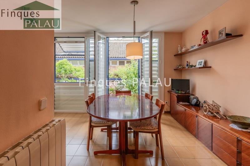 Foto cc0ba414-f51f-4324-a54f-a4d6e8c49a44. Casa  unifamiliar en venta en el centro en Centre Sant Just Desvern