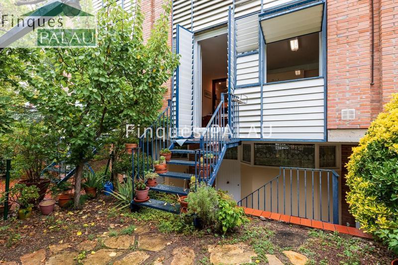 Foto d4aade91-0e10-4f63-98de-19ae8ff30d87. Casa  unifamiliar en venta en el centro en Centre Sant Just Desvern