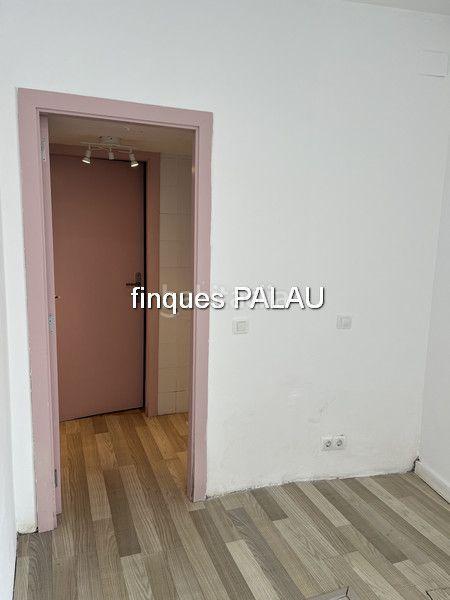 Foto 258f30ae-c402-4733-8998-729c874c9361. Alquiler local comercial en Centre Sant Just Desvern