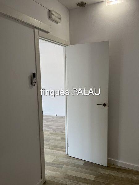 Foto c001c0ca-8964-47da-995a-f80a9809ff5c. Alquiler local comercial en Centre Sant Just Desvern