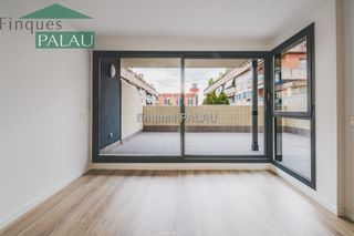 Lloguer Pis a Centre. Vivienda seminueva con preciosa terraza orientada a mar