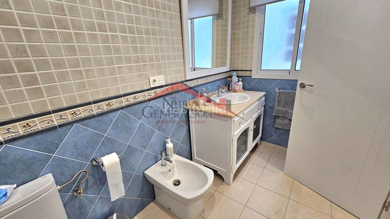 Foto 5adcb9f2-ef4d-47e6-9633-66a6b8aab084. Piso  reformado en Conil Conil de la Frontera