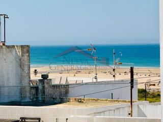 Casa en Conil. Casa con azotea o terraza privada, y vistas a la playa