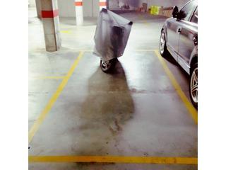 Aparcament cotxe a Joan monpeo 105. Ámplia y cómoda plaza de parking en s.xx