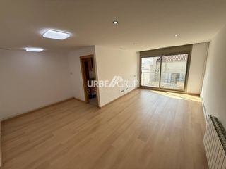 Location Appartement  Calle nou de sant pere. Piso de 3 habitaciones en el centro de terrassa, al lado del cen