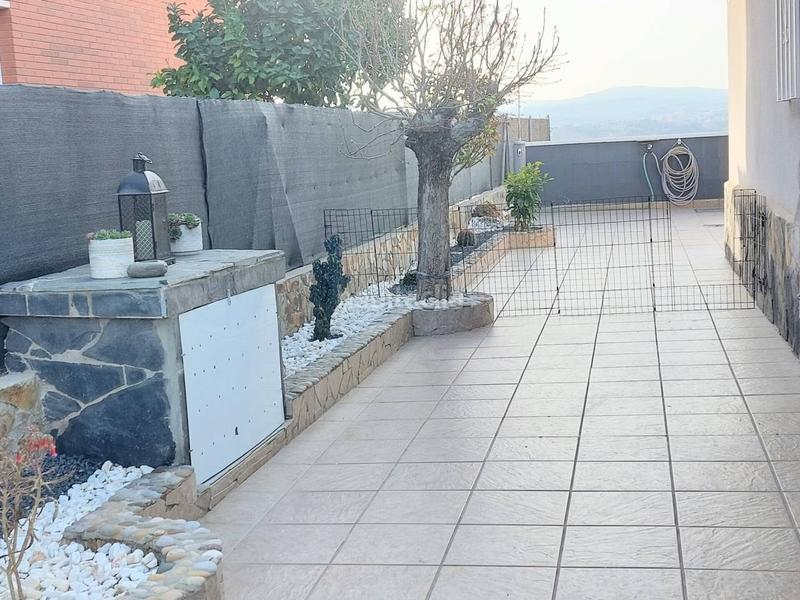 Foto 3efcd647-1eed-4aaa-bbd6-7ff4b15c88f0. Chalet torre reformada , en una sola planta, muy funcional en Abrera