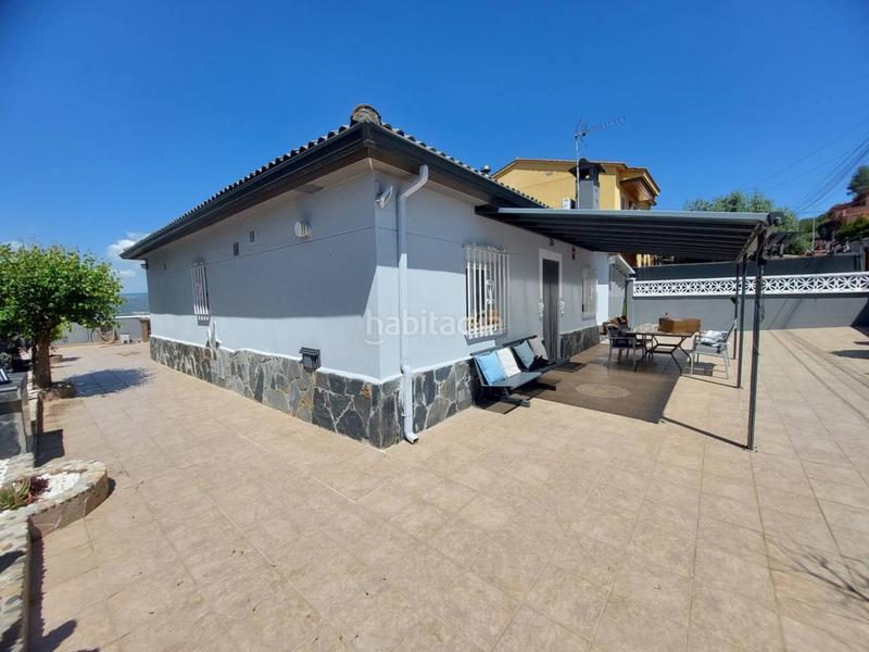 Foto db0aee34-e369-46bb-aa97-a7adb4aeecf7. Chalet torre reformada , en una sola planta, muy funcional en Abrera