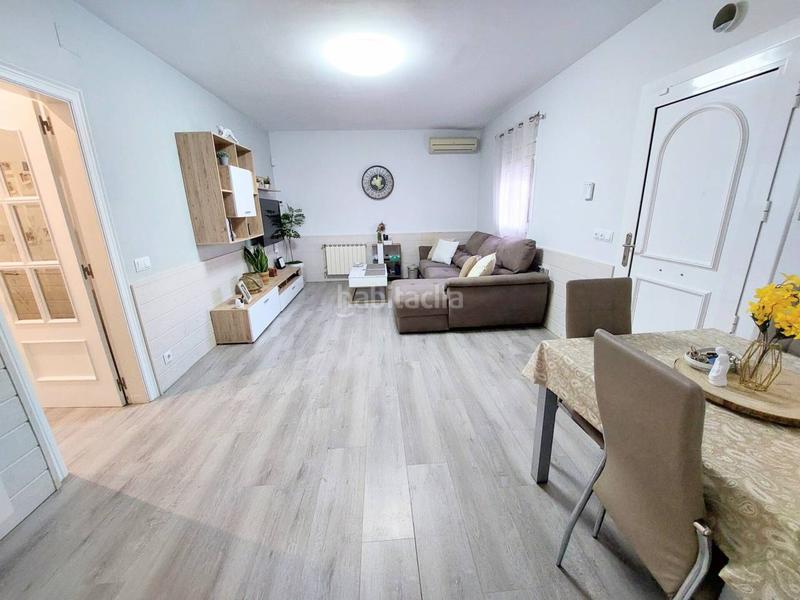 Foto f8a5d120-4961-4faf-8c99-e56ed2b89923. Chalet torre reformada , en una sola planta, muy funcional en Abrera