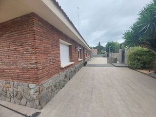Xalet a Viladecavalls. Casas en viladecavalls, inigualable, precio único por 2 casas