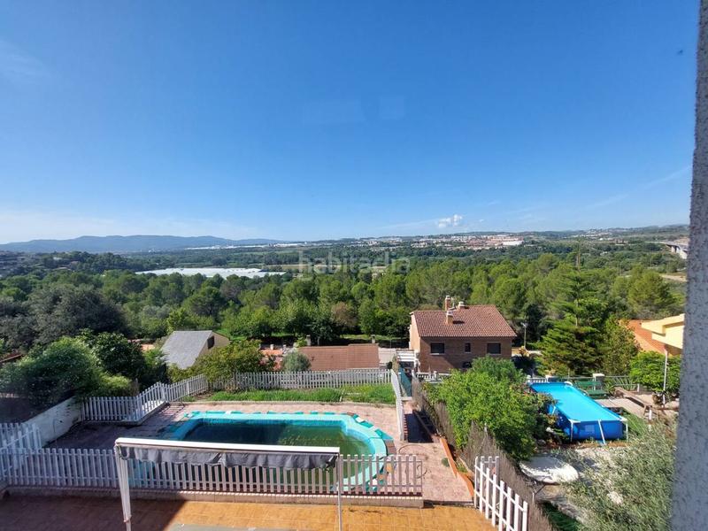 Foto a8a3b195-a0f4-432a-8218-a4015c3a5cf4. Chalet torre con piscina, grandes vistas despejadas a montserrat. en Abrera