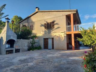 Chalet in Can Vinyals. Torre rustica en esparraguera, 4 habitaciones ,gran terreno agri