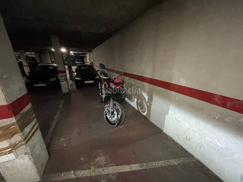 Foto b81c185f-4304-4c1a-9d4d-cb5f24ada610. Parking coche plaza de parking en venta en pere parres en Terrassa