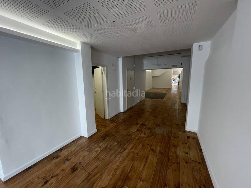 Foto b36e15a0-ec95-4ecb-b67e-aa067f3ad22b. Alquiler local comercial gran local comercial en la font vella en Terrassa