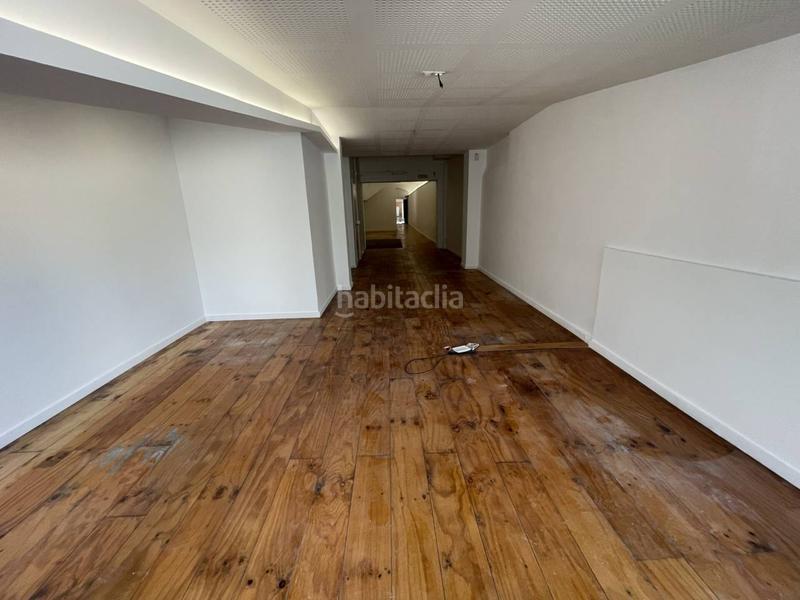 Foto f305a997-71ae-492b-bd96-1c48fdd44487. Alquiler local comercial gran local comercial en la font vella en Terrassa