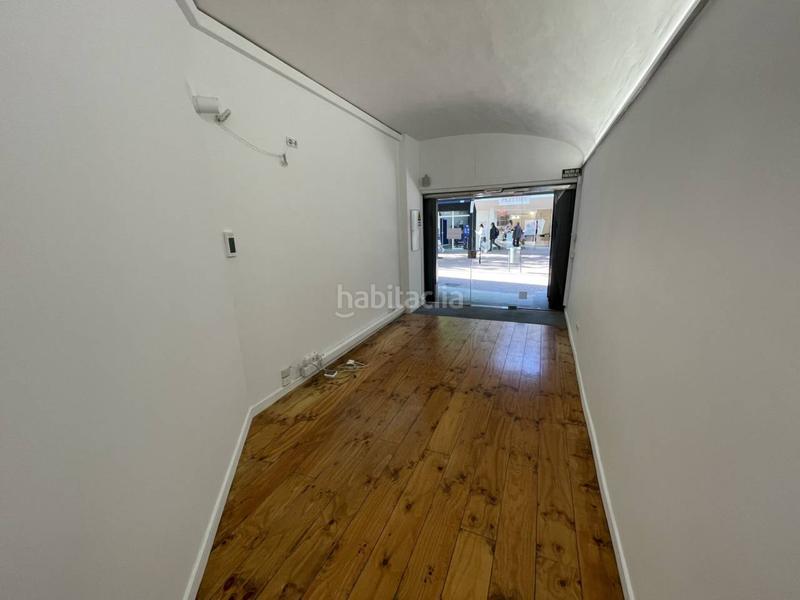 Foto f9a66702-d032-4ee8-a331-c6d3cbe652b0. Alquiler local comercial gran local comercial en la font vella en Terrassa