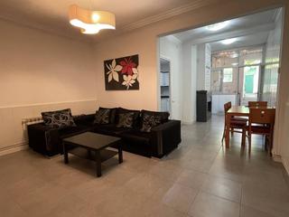 Maison  Pineda. Casa independiente en una sola planta de 3 habitaciones con pati