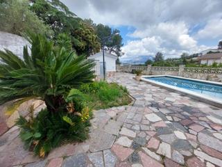 Chalet in Abrera. Gran torre en abrera con 4 habitaciones y gran piscina