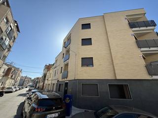 Location Appartement  Bages. Piso nuevo a estrenar de 2 hbaitaciones con parking y terraza co