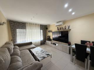 Flat in Ca n'Aurell. Piso en can aurell reformado, cerca del parque sant jordi