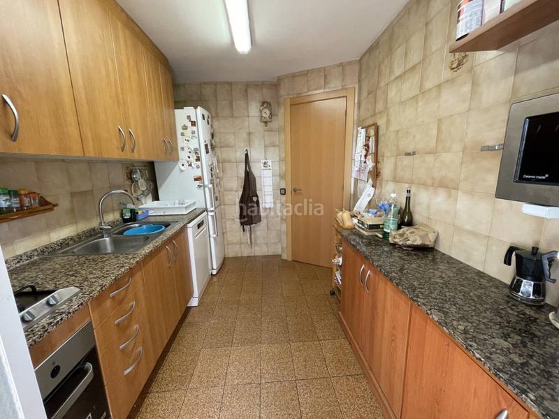 Foto 322732b5-cc68-4302-9b75-188bae34bb1b. Casa pareada zona can fatjó. casa de 3 plantas, 4 habitaciones con garaje y patio. en Rubí